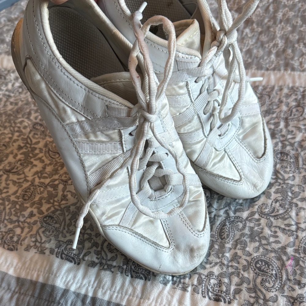 Nfinity Cheer Shoes - Picture 2 of 4
